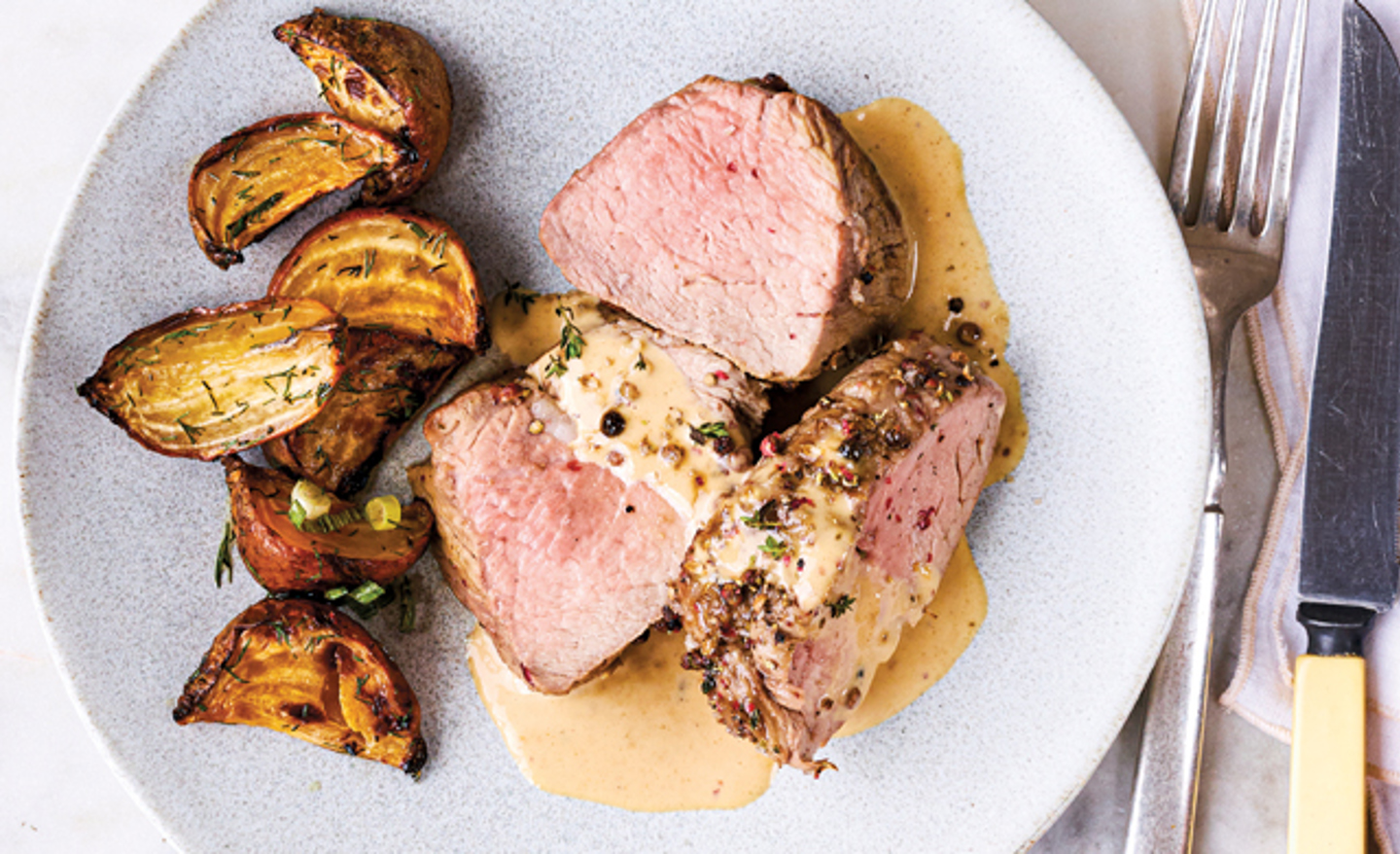 Roti De Filet De Veau Du Quebec Au Miel Et Au Poivre Rose Sauce Au Brie