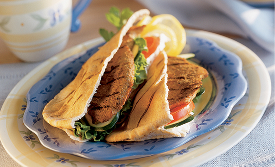 Escalopes De Veau Du Quebec Epicees A L Indienne Et Sandwich Pita