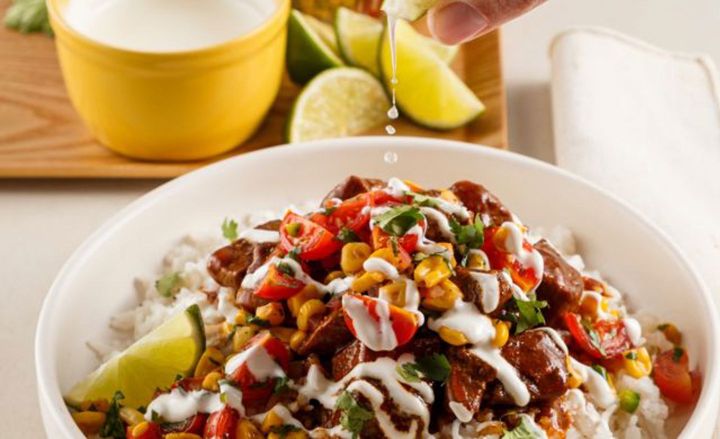 Bols de cubes de veau et salsa de maïs grillé 640x390 po.jpg