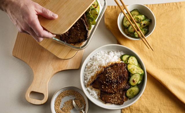 Escalopes de veau au sésame et salade de concombres.jpg